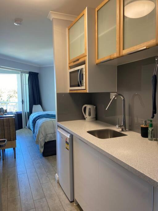 אלכסנדרה הדלנד Alex Heads Beachfront Resort King Bed Studio Room מראה חיצוני תמונה